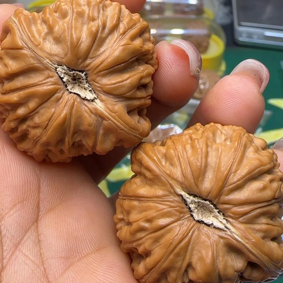 文玩核桃吊坠40蛮王