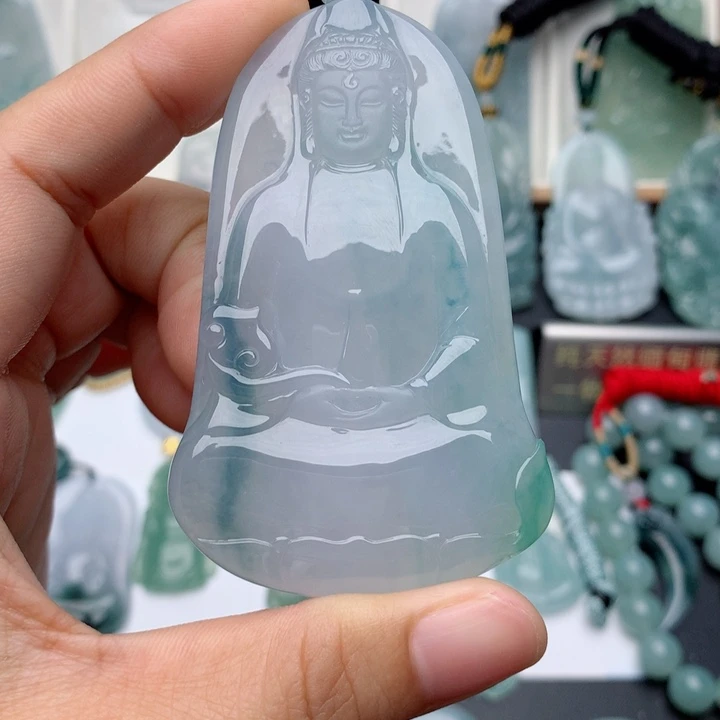 校***）翡翠未镶嵌颈饰素衣