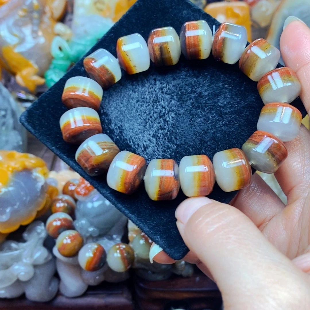 未镶嵌石英质玉（黄龙玉）颈饰