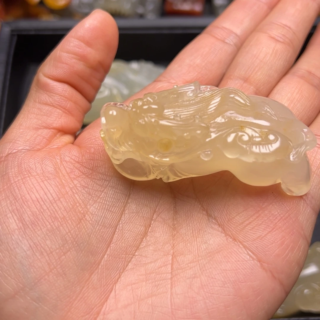 石英质玉（黄龙玉）颈饰未镶嵌佳**糕