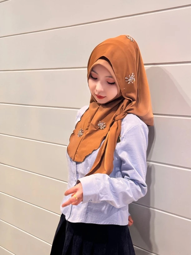 哚哈早春新款高定缎面两件套头套送隐形针珍珠针