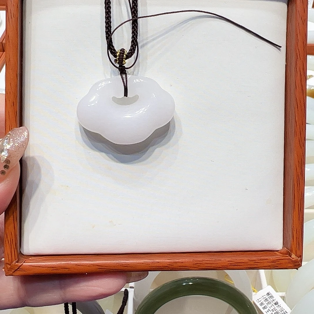 和田玉（糖玉）颈饰未镶嵌