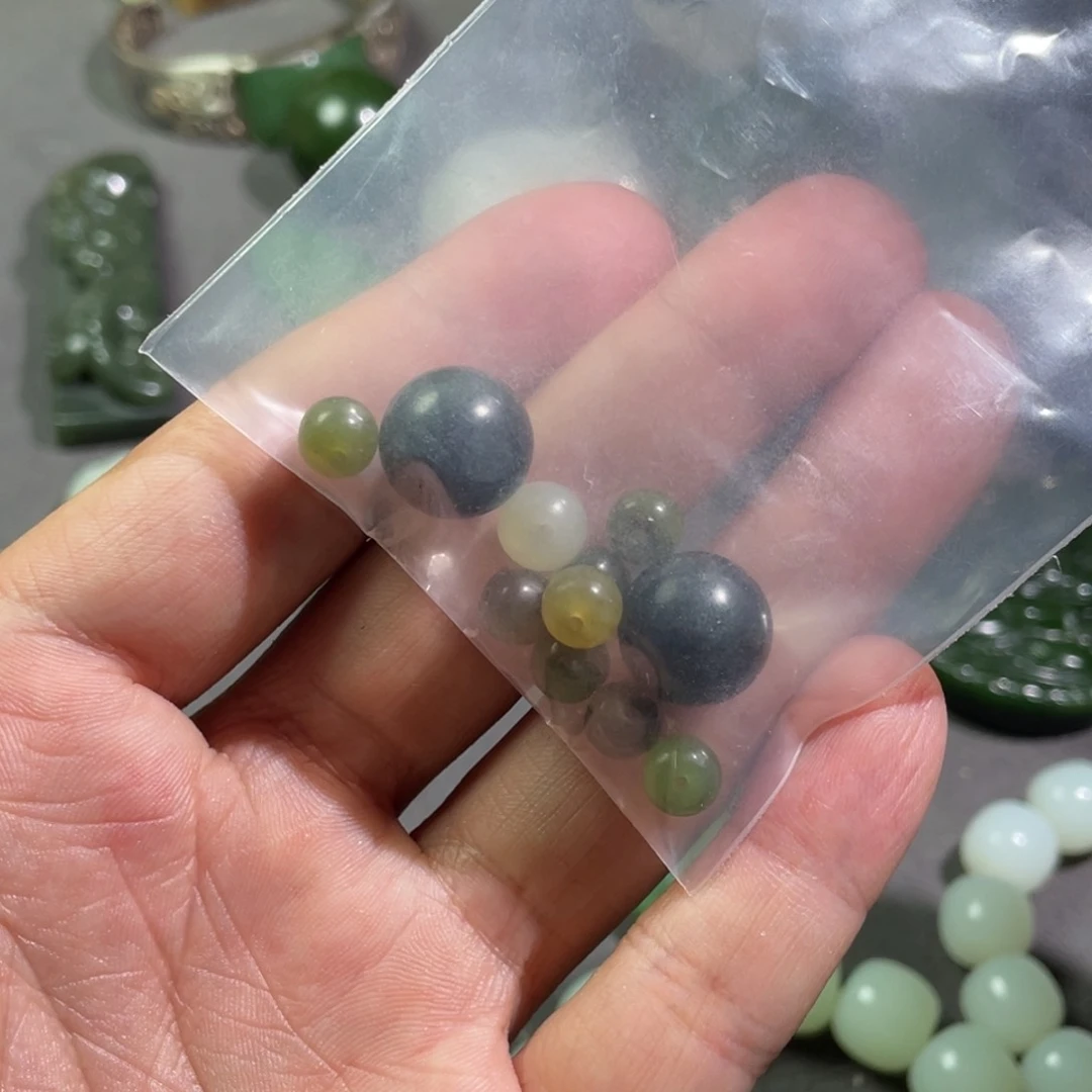 和田玉未镶嵌颈饰坤*