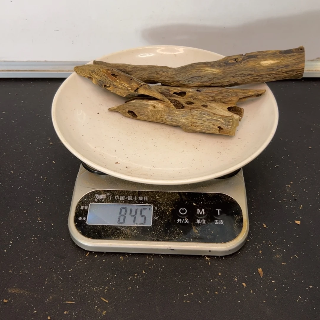 沉香沉香碎屑驼背黑奇虫眼
