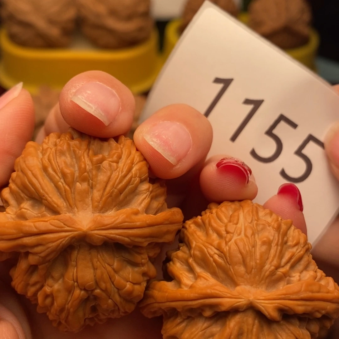 桃核把件白狮子42……