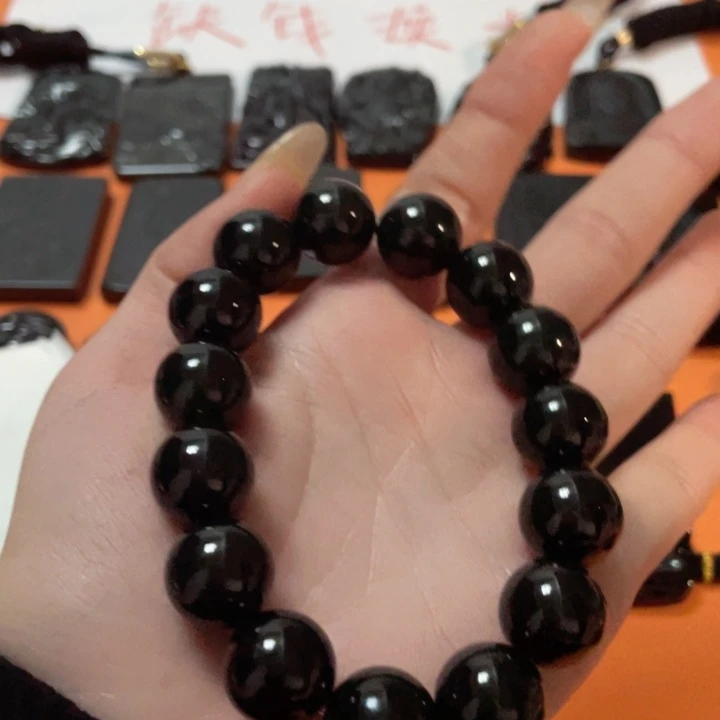 翡翠颈饰未镶嵌小****房