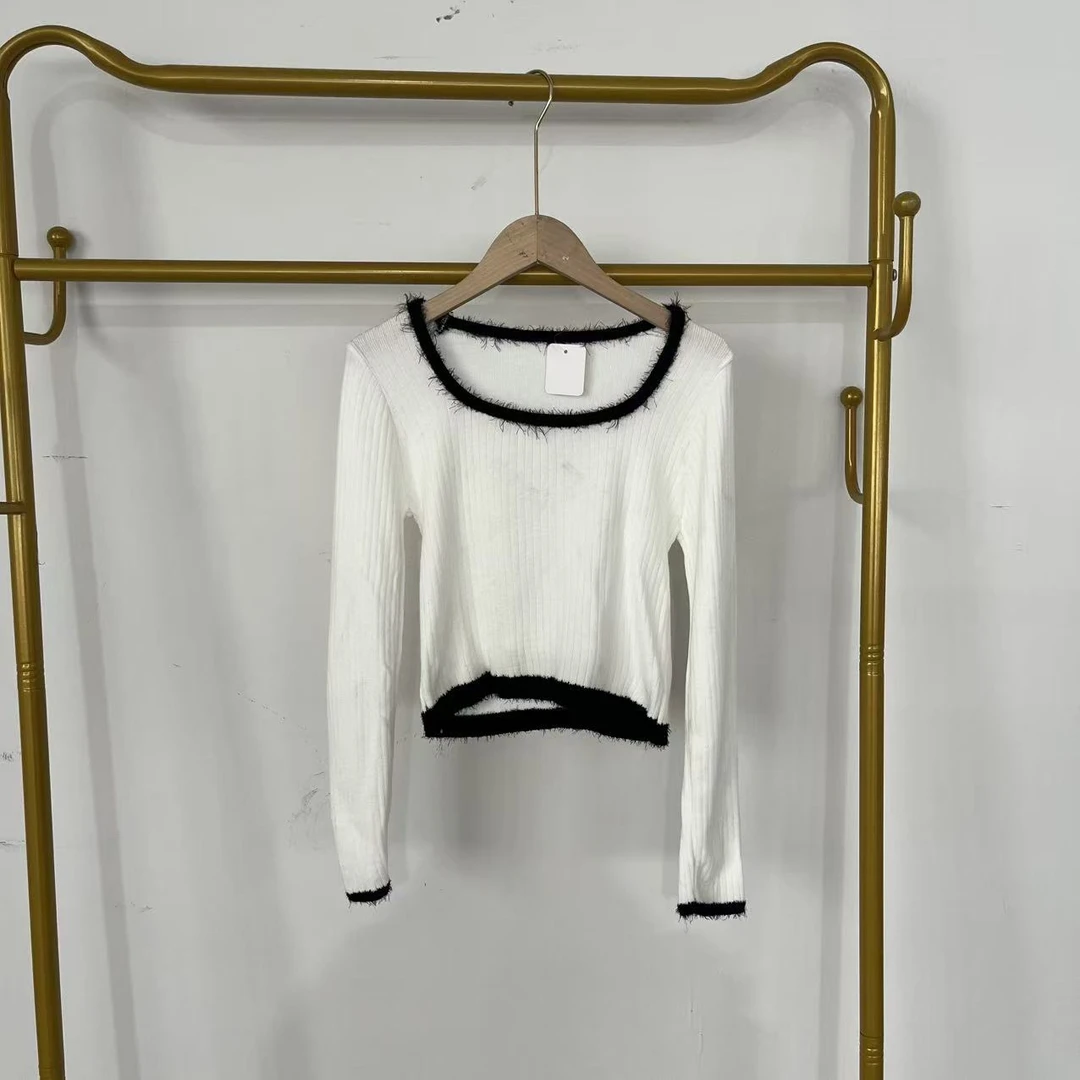 C20-8-1049款   白色常规袖慵懒风女针织毛针织衫长43