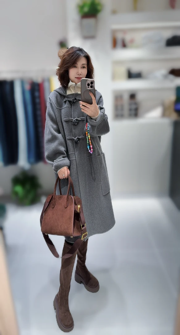 气质连帽牛角扣中长款大衣