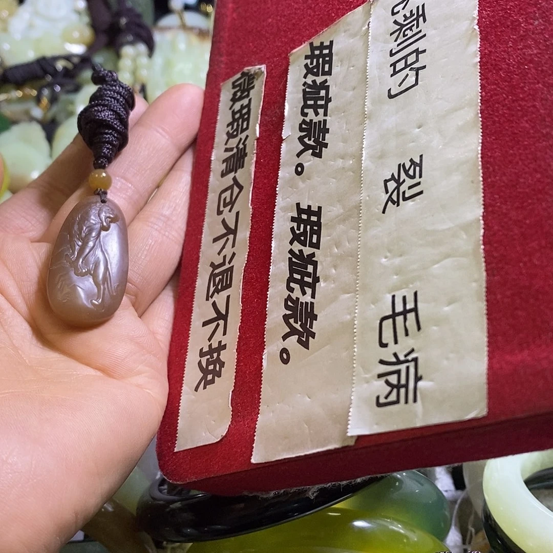 和田玉未镶嵌颈饰虎