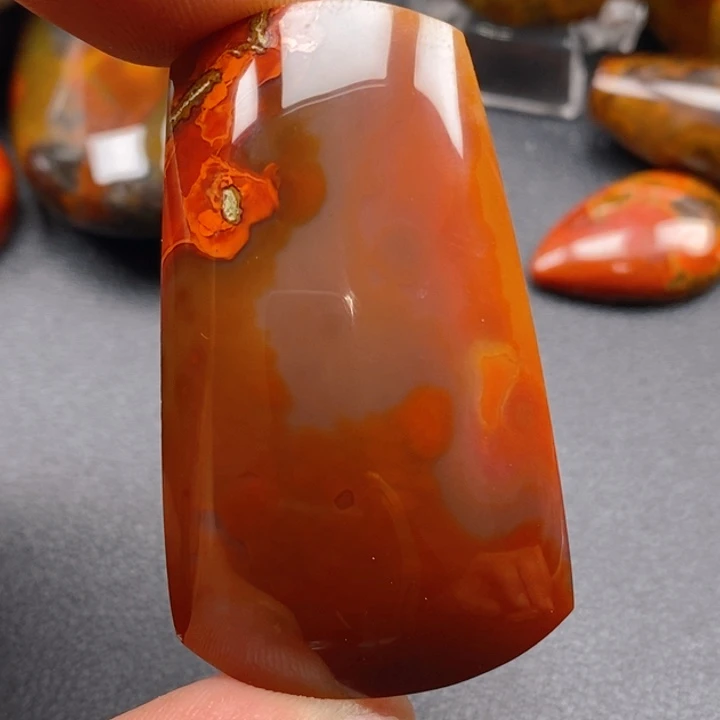 玛瑙/玉髓颈饰未镶嵌大**珠