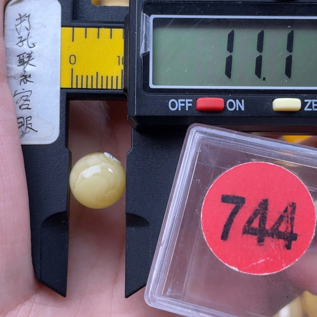 未镶嵌琥珀珠宝奇石太****发微瑕，未打孔