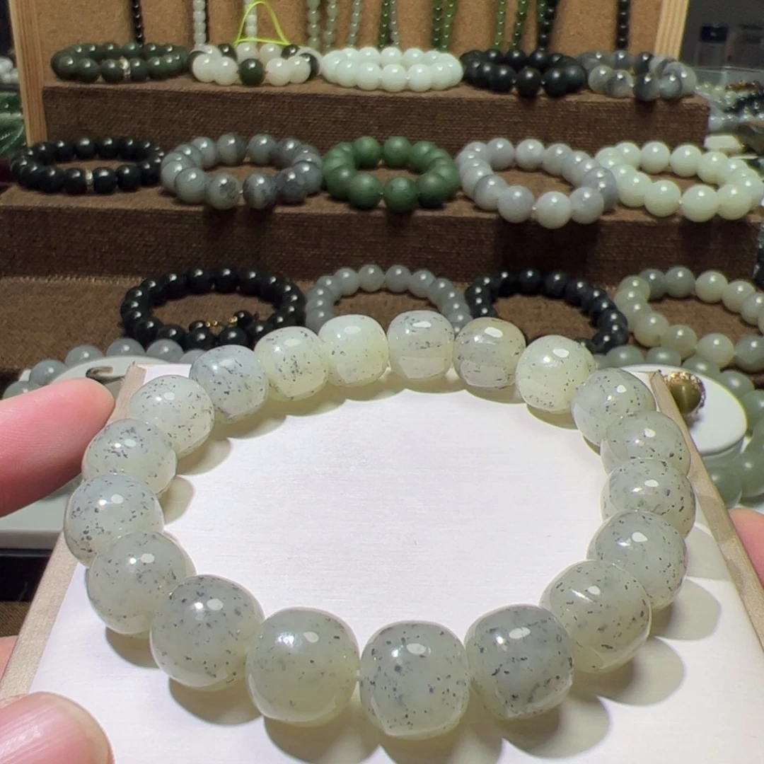 和田玉未镶嵌手串