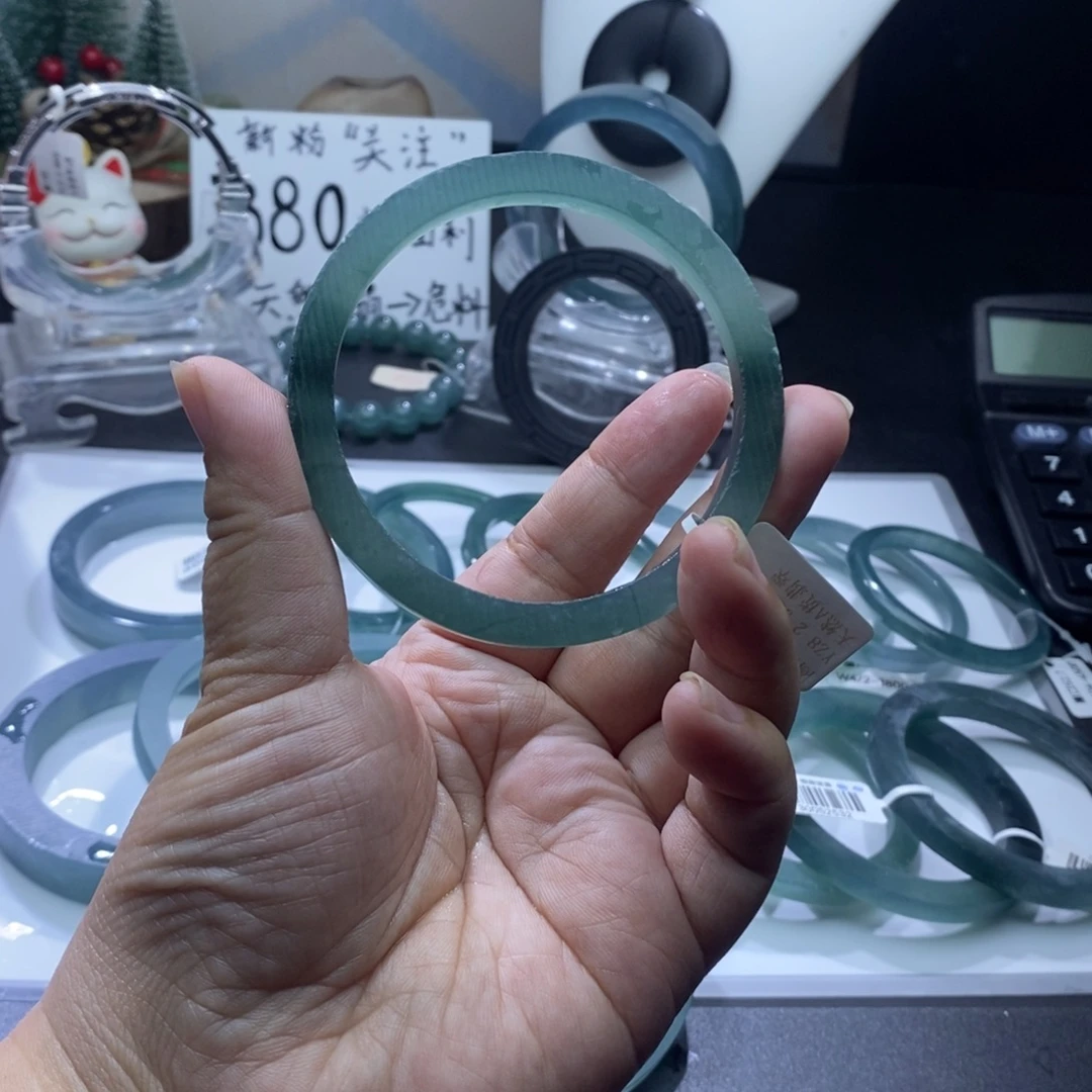 定制翡翠未镶嵌手镯蓝底飘湖水绿