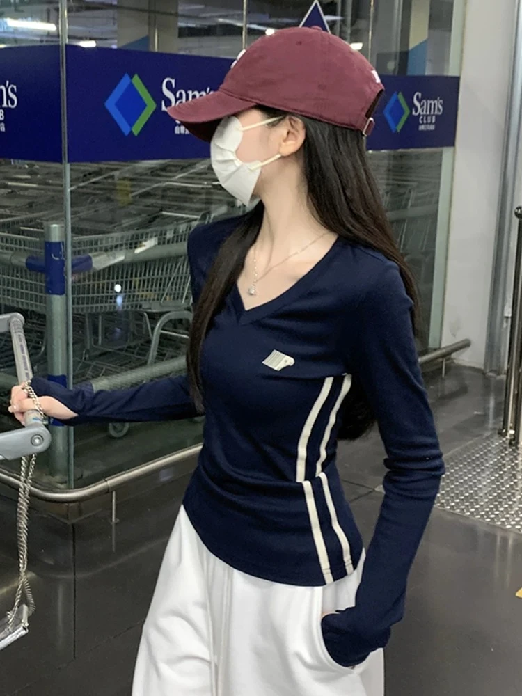 潮牌短款纯欲V领长袖t恤女早秋季修身显瘦侧边条纹美式打底衫上衣