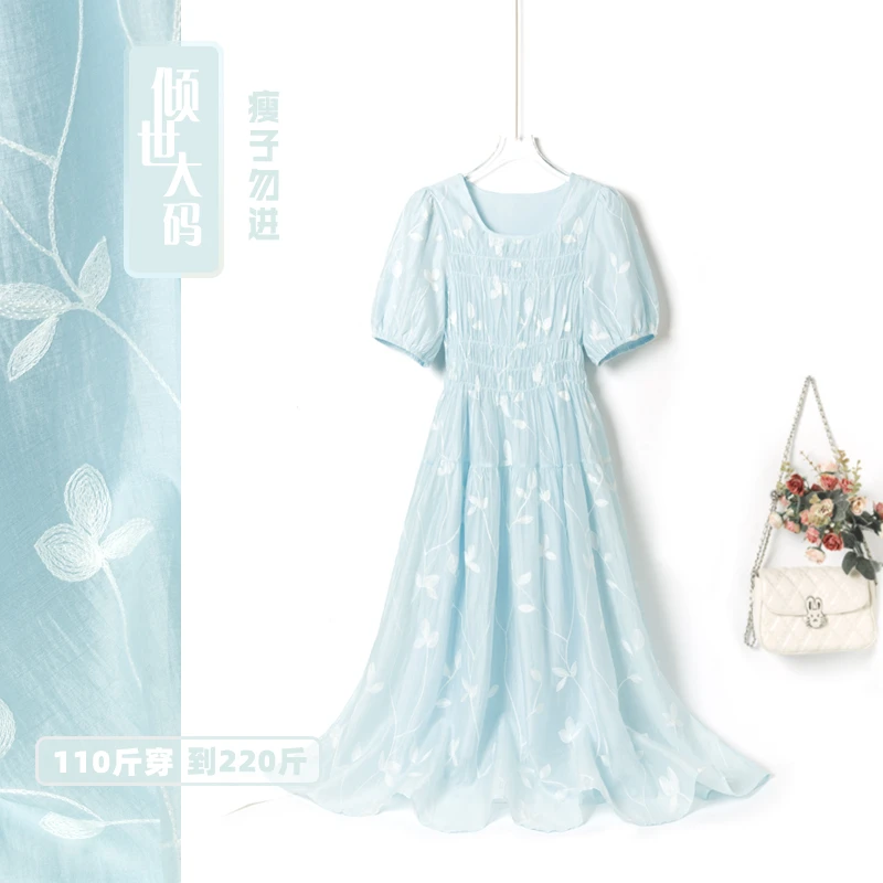 大码清新淡雅唯美绣花蓝连衣裙正肩窄肩收腰遮胯松紧腰胖妹连衣裙