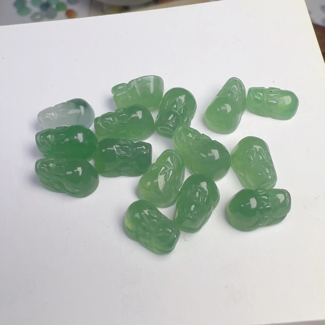 翡翠散珠冰绿貔貅