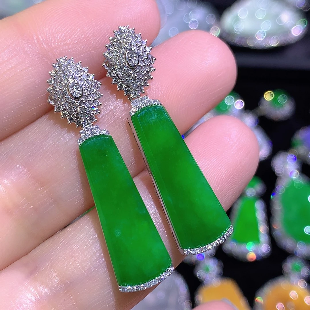 翡翠18K金镶嵌耳饰高冰满绿浓阳绿无事牌一刀切