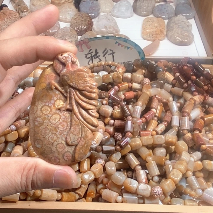 硅化珊瑚（珊瑚玉）未镶嵌颈饰