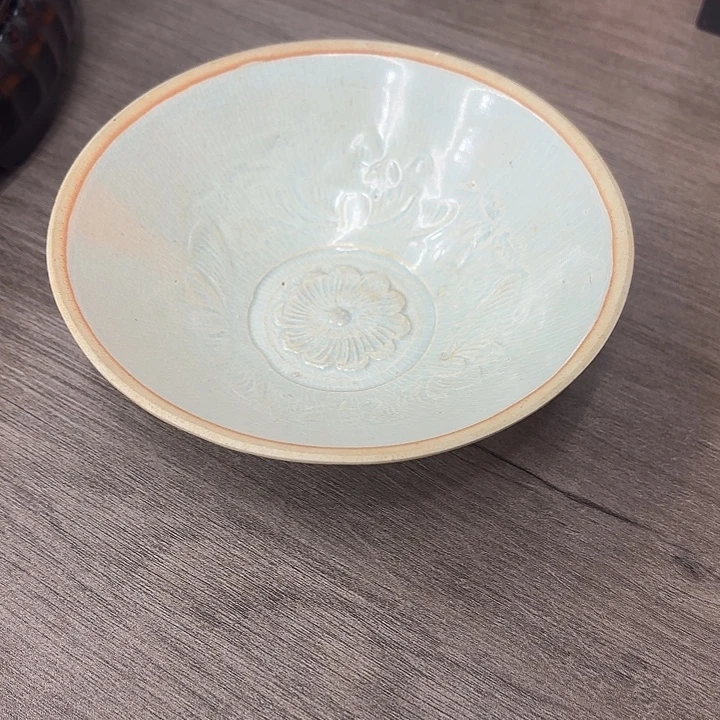 J***g表哥家的老物件，莲花暗刻碗