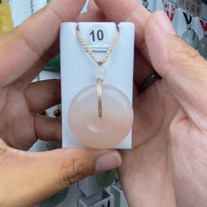 石英质玉未镶嵌颈饰