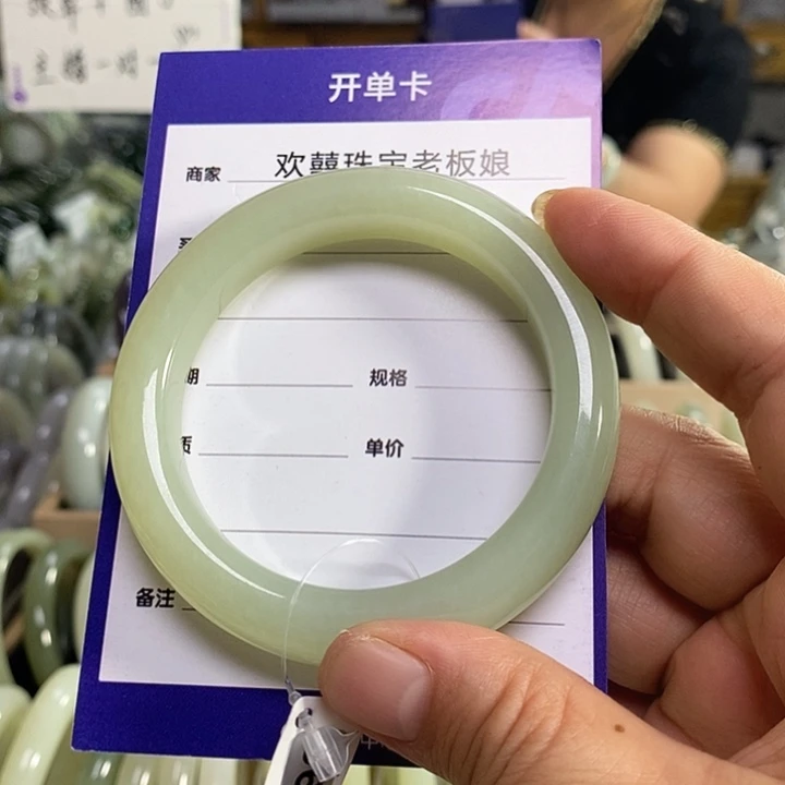 兮***嘻和田玉未镶嵌手镯58