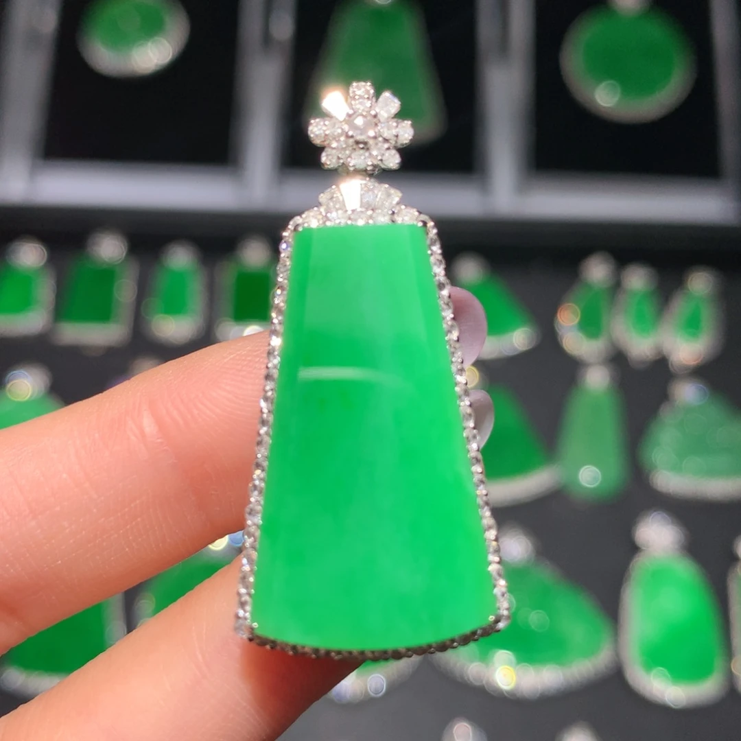 翡翠颈饰18K金镶嵌翡翠