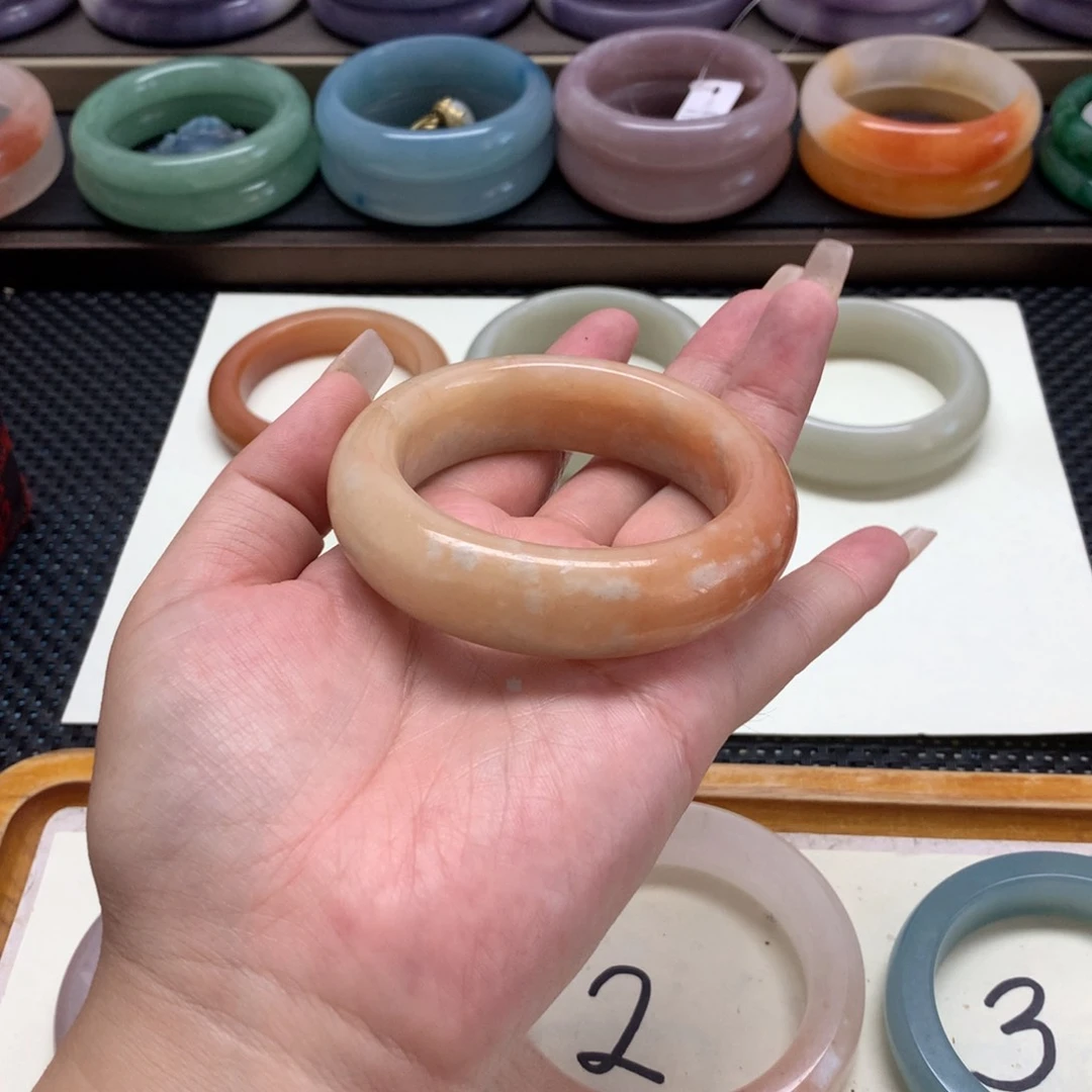 石英岩玉手镯未镶嵌