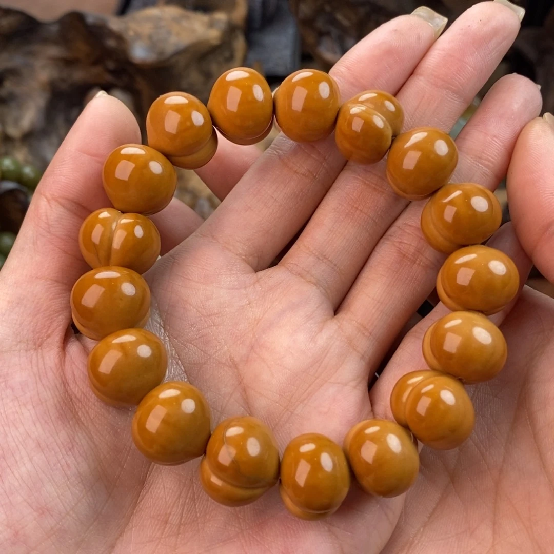 ****猫和田玉未镶嵌颈饰