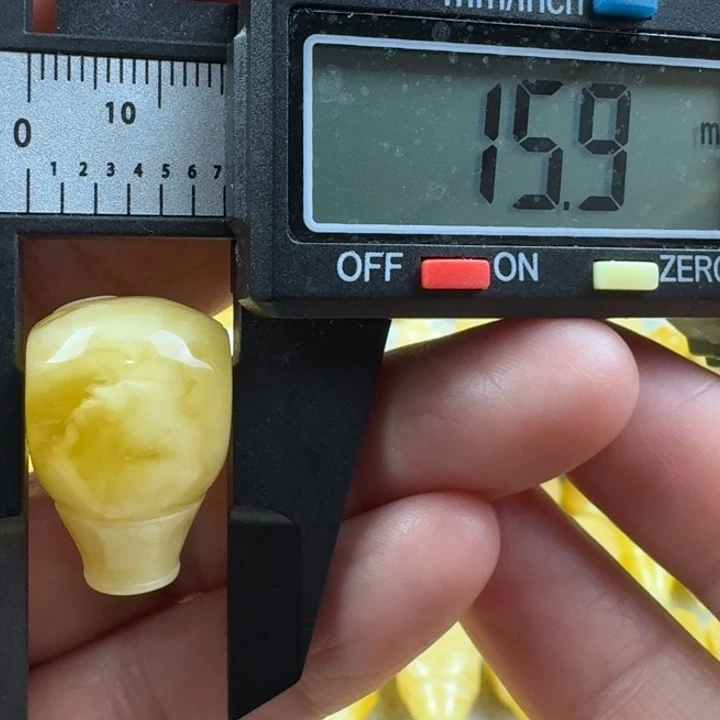 蜜蜡未镶嵌裸石26