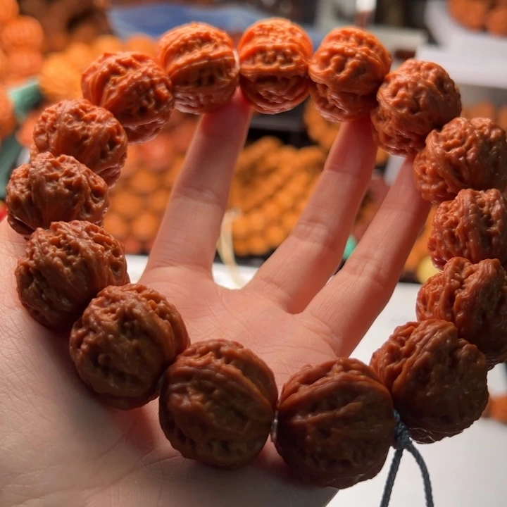 文玩核桃手串天花板龙脊背