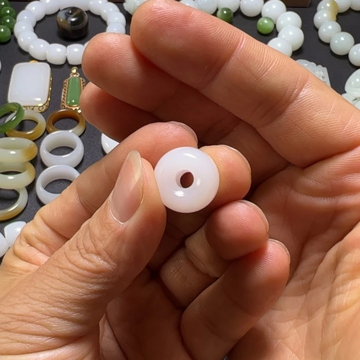 和田玉挂件未镶嵌?**-