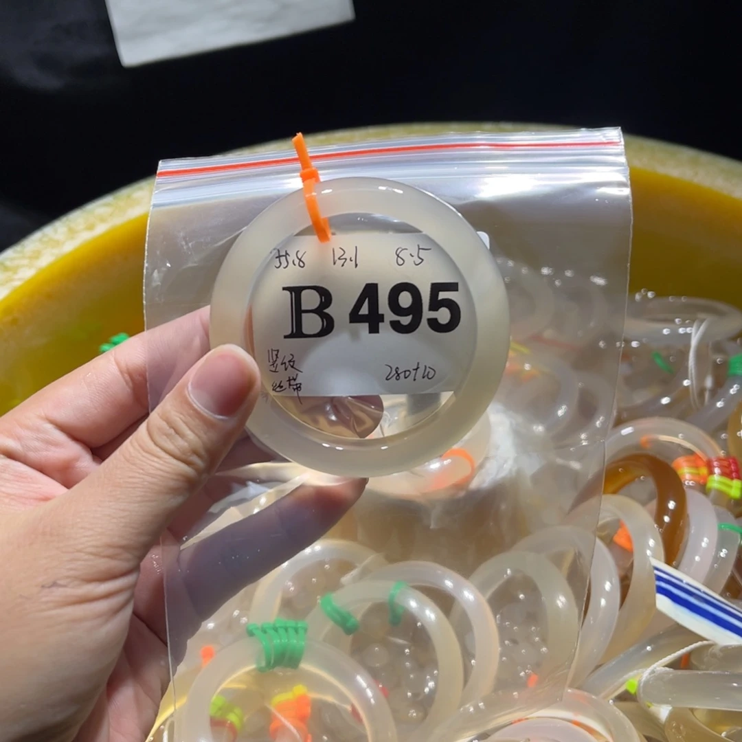 李***天玛瑙/玉髓未镶嵌手镯