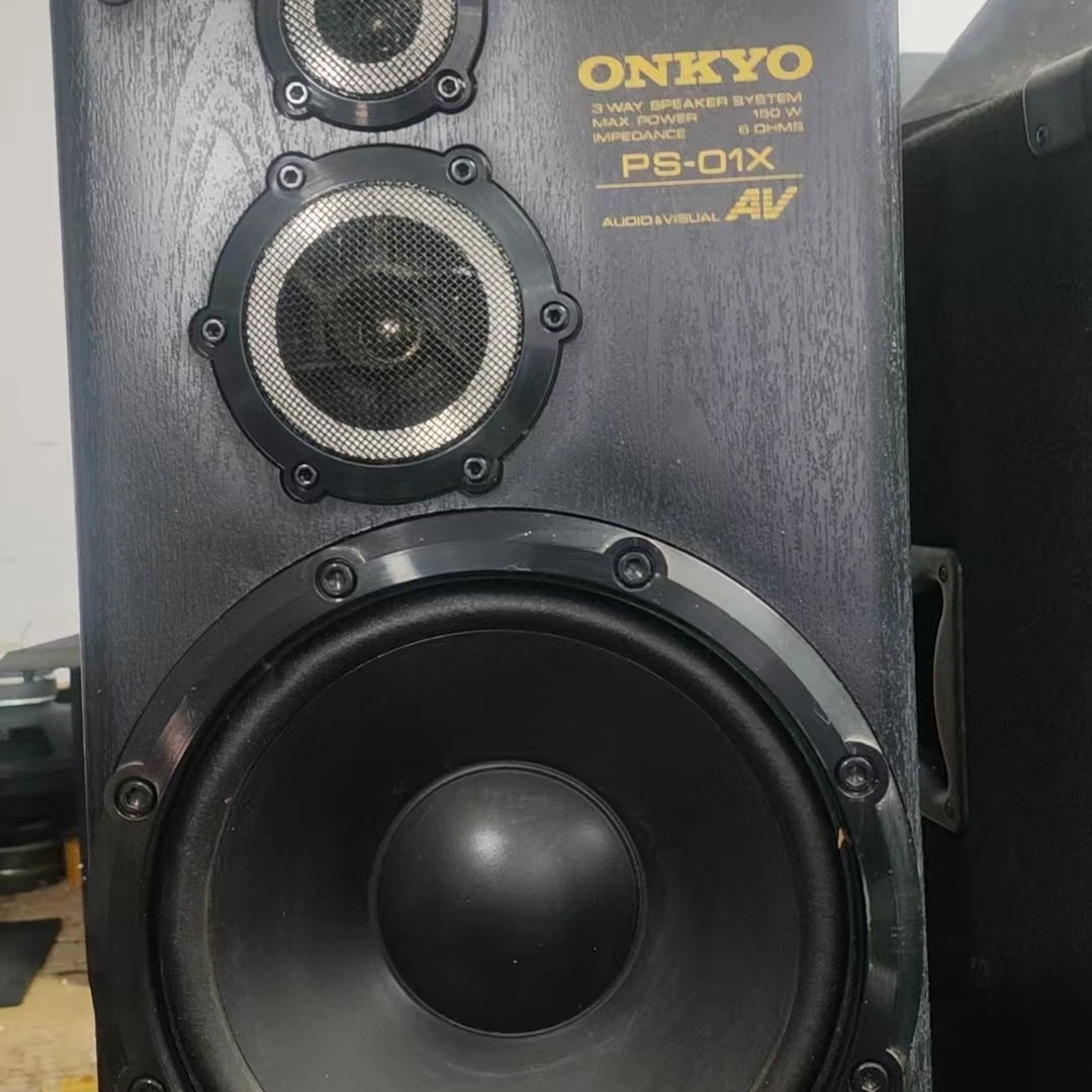 8新  二手书架音响一对，不包邮费，运费到付