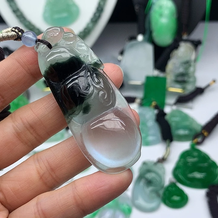 翡翠未镶嵌吊坠(赠链)