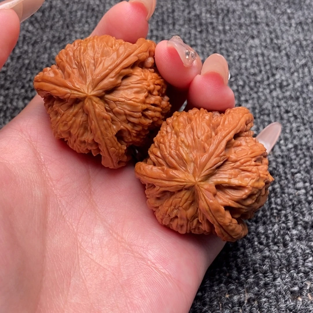 佛***叔木质类白狮子正奔