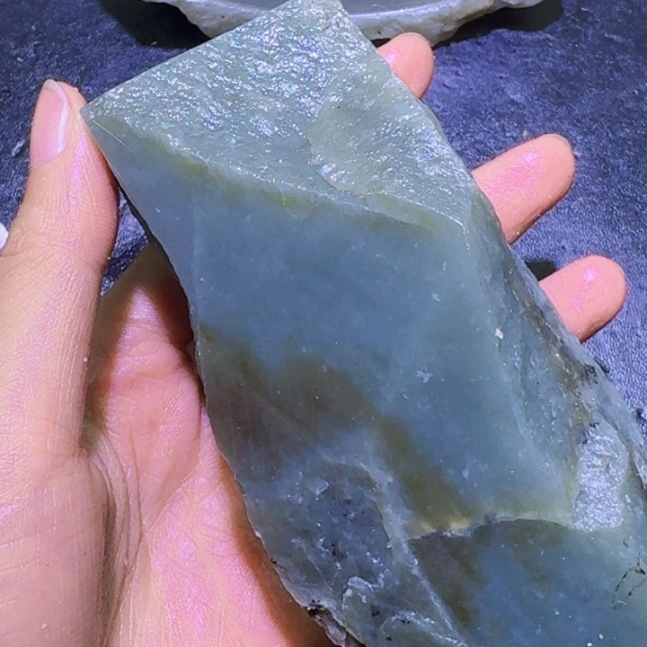 和田玉未镶嵌珠宝半成品