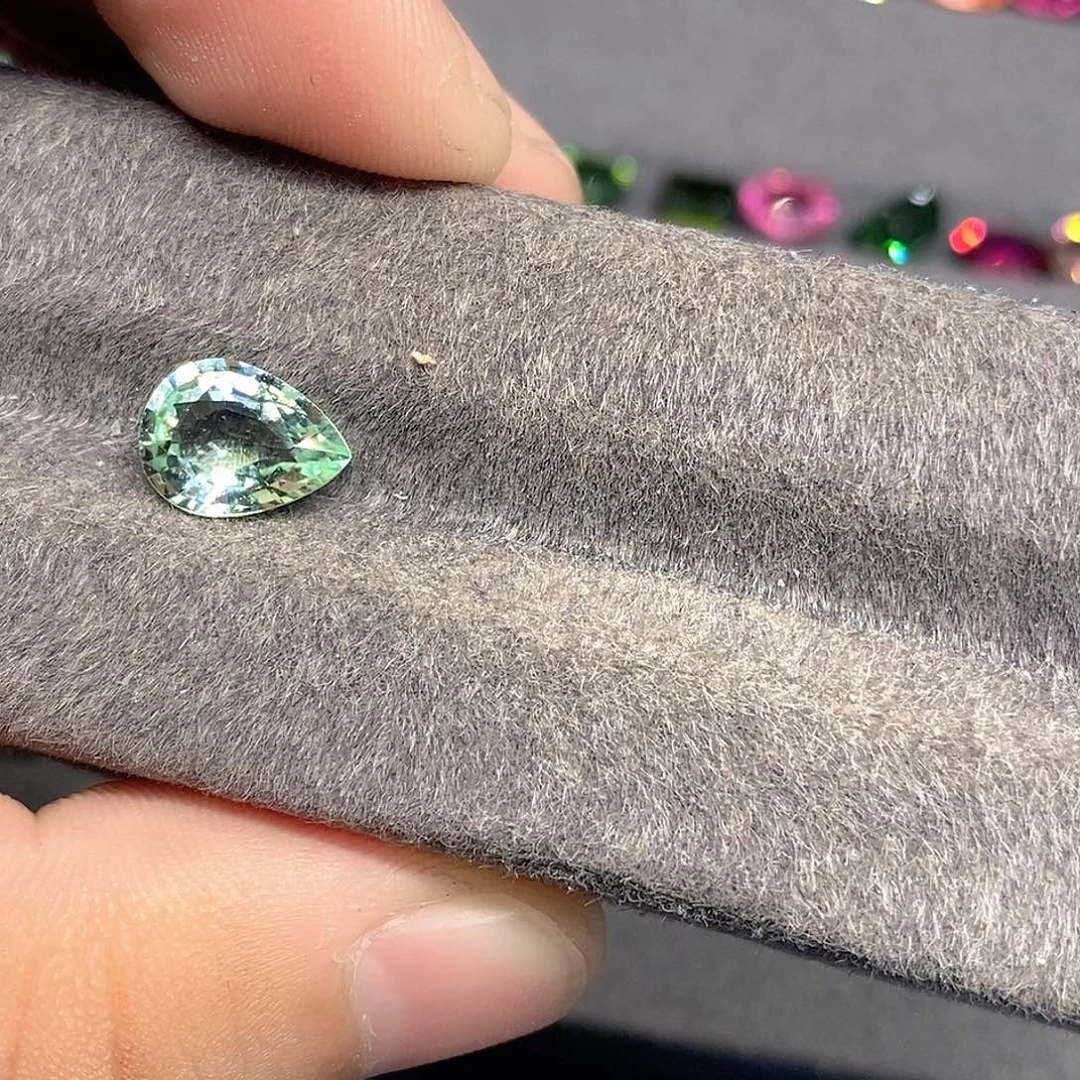 碧玺裸石未镶嵌碧玺