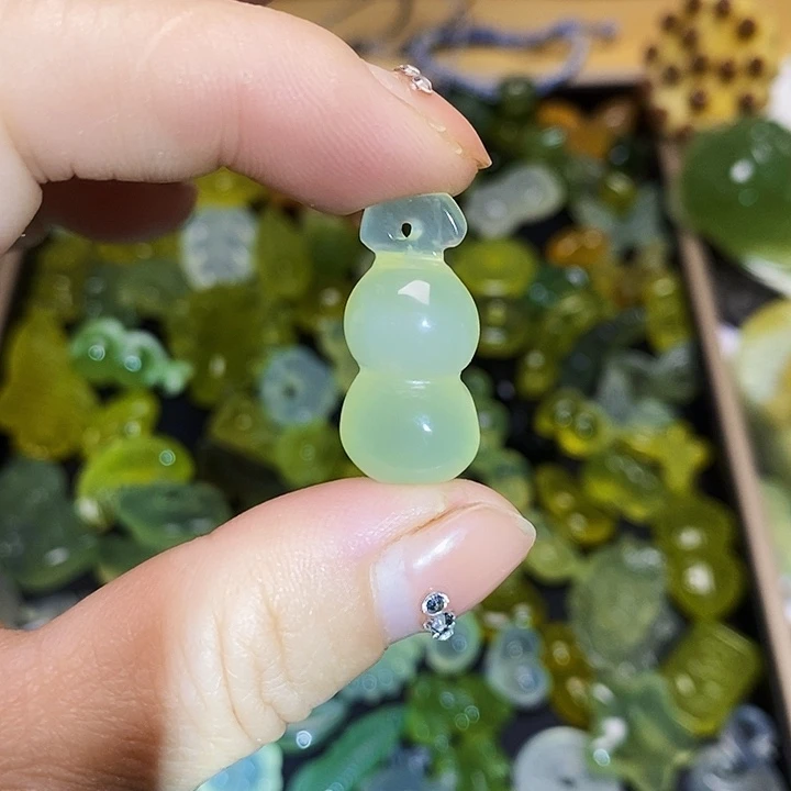 未镶嵌蛇纹石玉颈饰