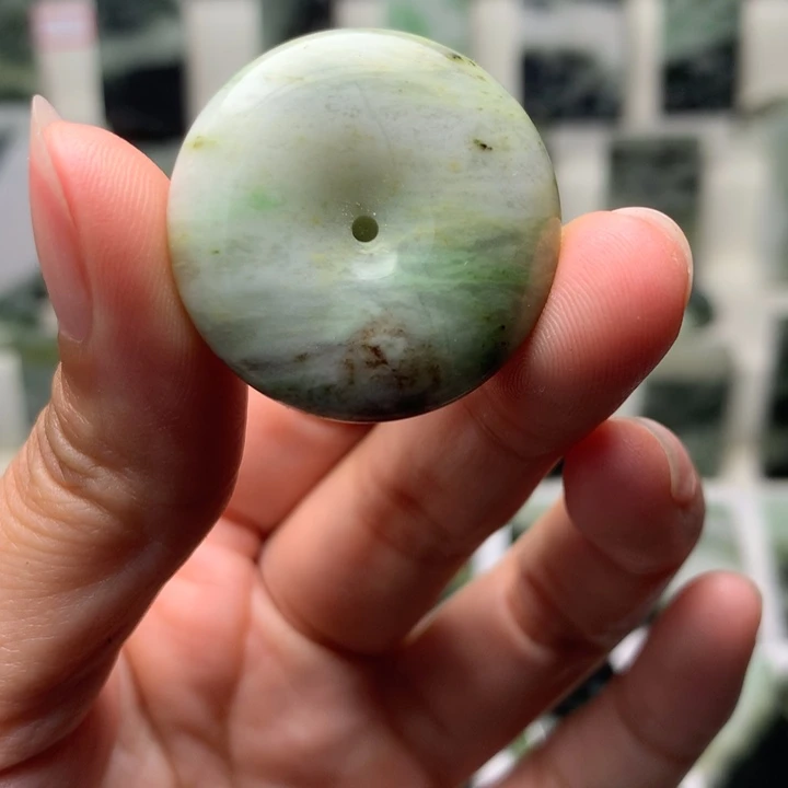 独山玉未镶嵌颈饰