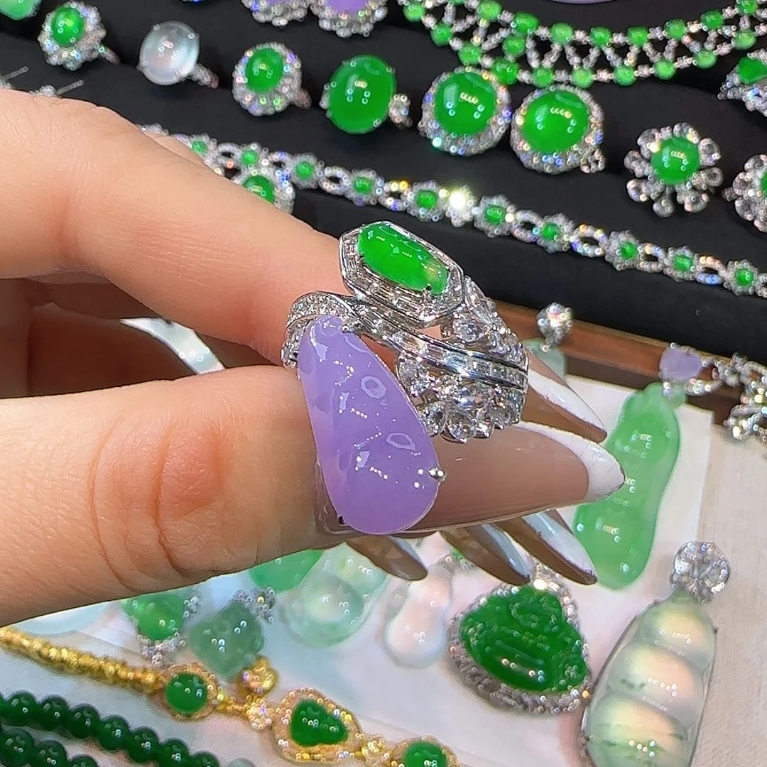 翡翠18K金镶嵌戒指