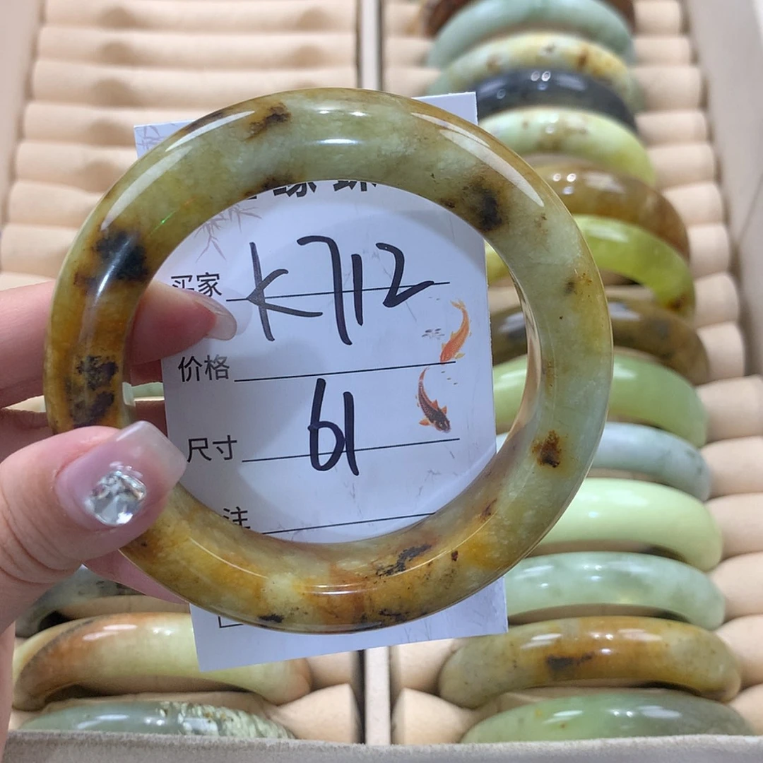 【闪购商品】未镶嵌蛇纹石玉手镯