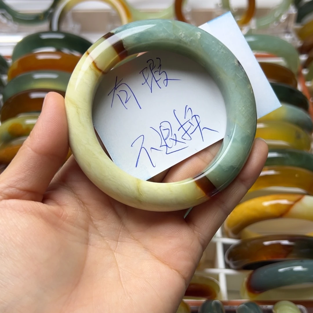 蛇纹石玉未镶嵌手镯