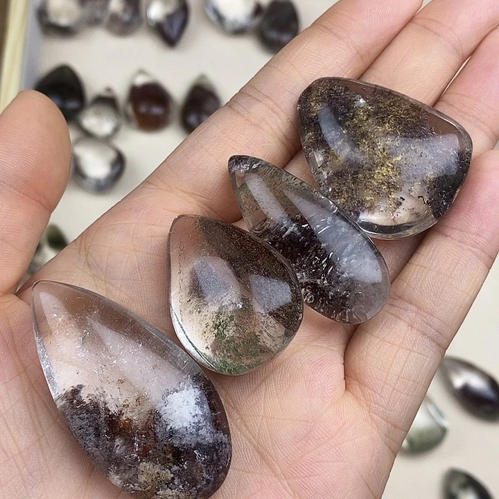 未镶嵌颈饰水晶L****?水晶