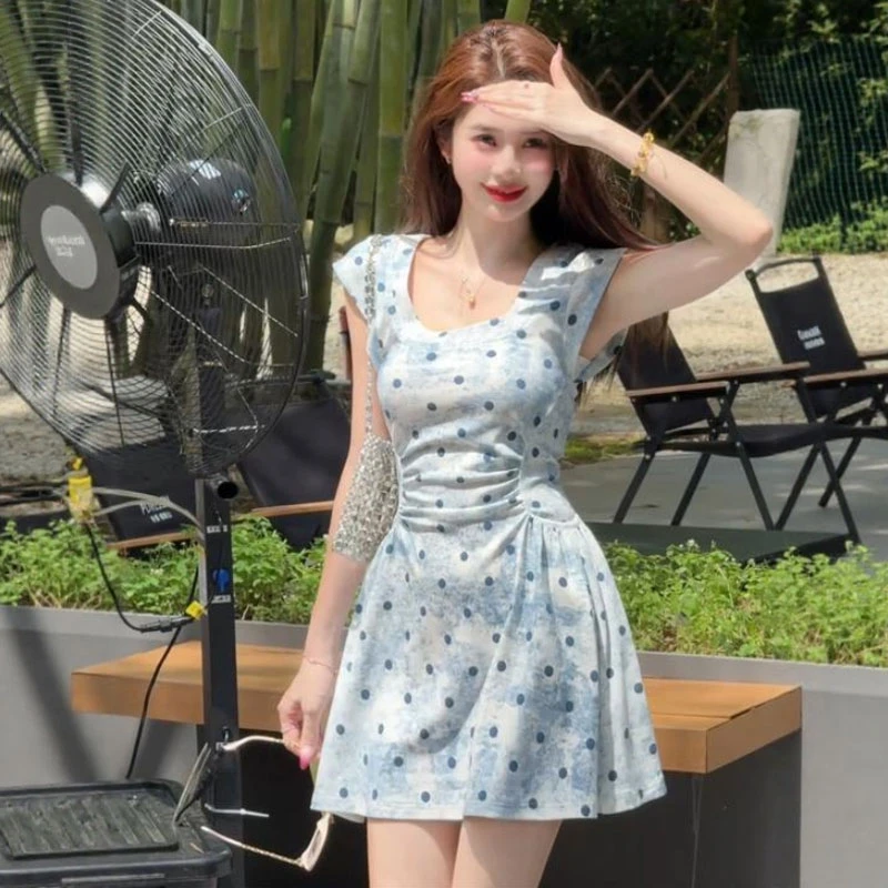 法式漂亮独特碎花收腰修身短裙小个子温柔风连衣裙2025年夏季穿搭