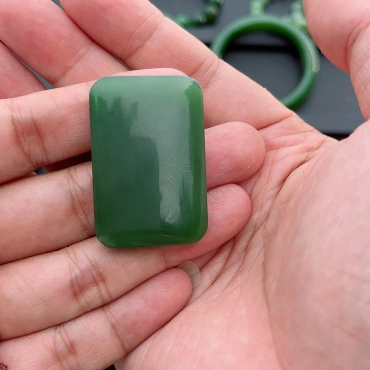 至***宝颈饰未镶嵌和田玉（碧玉）