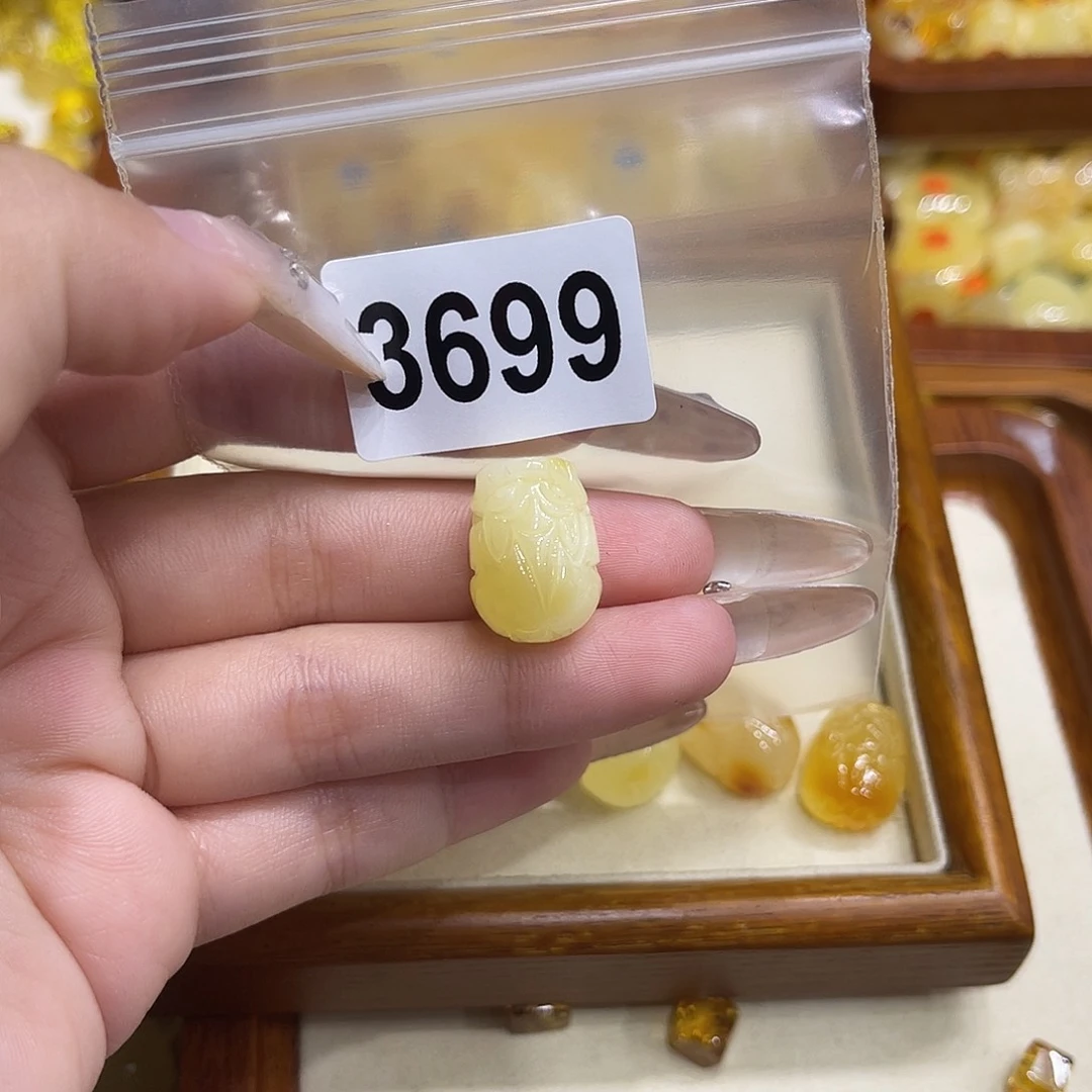 T***璐琥珀未镶嵌珠宝奇石