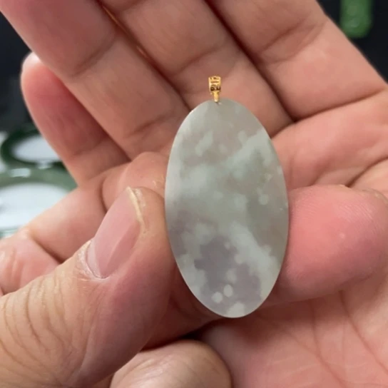 翡翠18K金镶嵌颈饰雪花棉