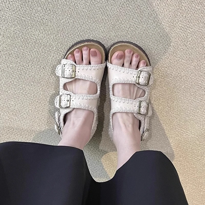 网红沙滩鞋新款露趾夏季外穿百搭脚宽凉鞋搭扣皮带装凉鞋小香风女