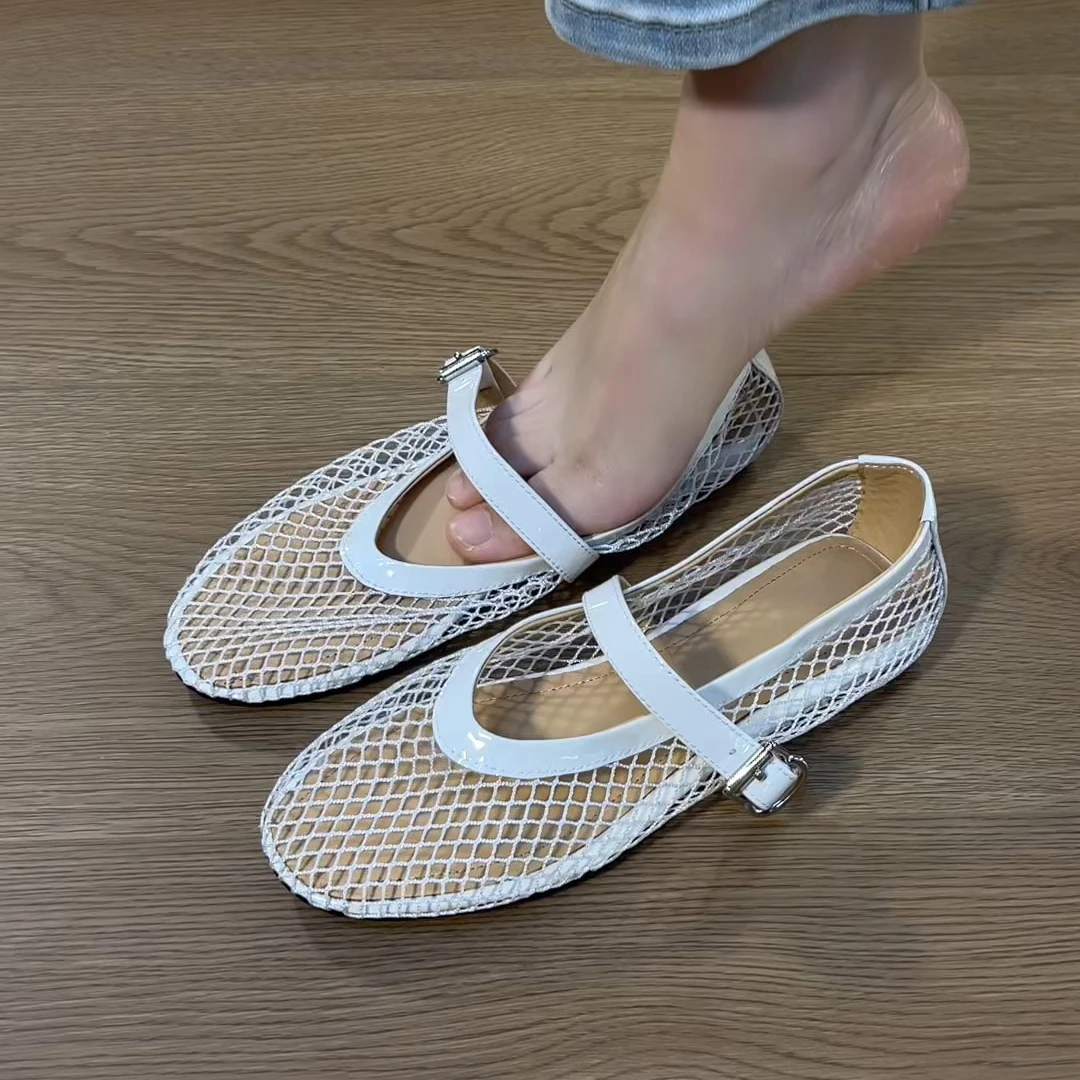 2025年夏季新款经典渔网平底软底凉鞋透气一字式扣带包头凉鞋女款
