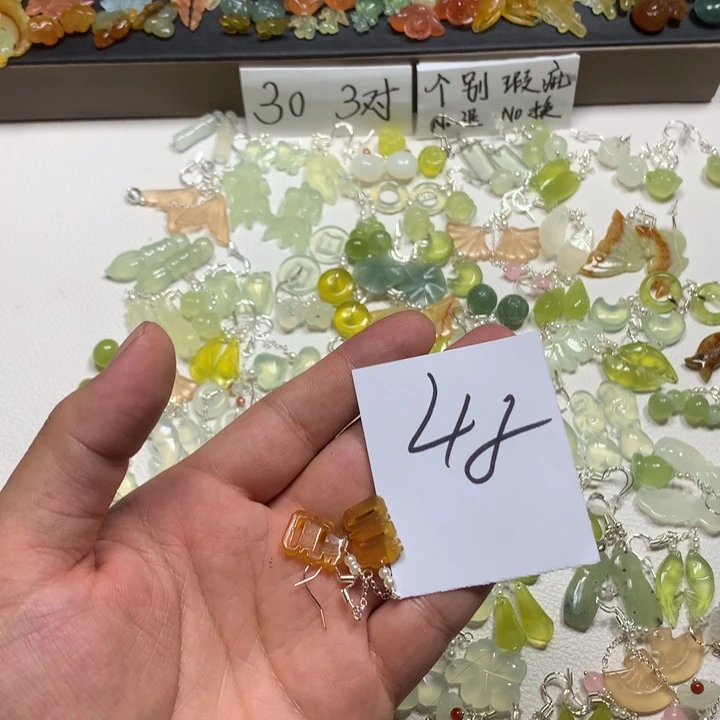揽***珠合金蛇纹石玉耳钉